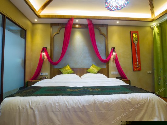 风情豪华大床房