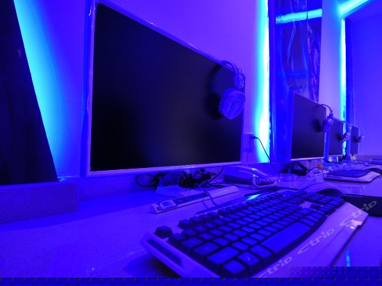 英雄联盟主题电脑房