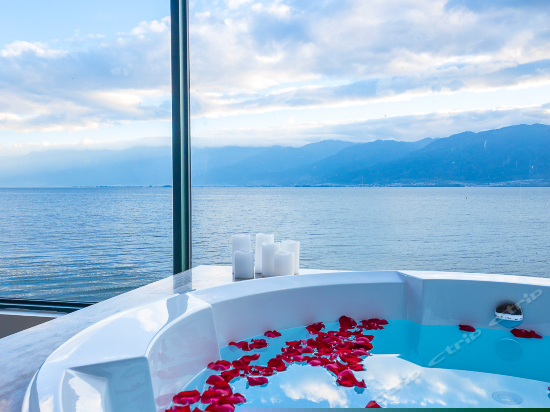 180度蜜月汤池亲水大套房