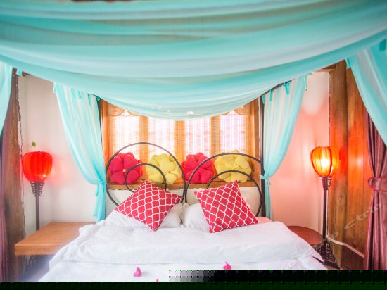 云缇曦畔--纳西蜜月套房205