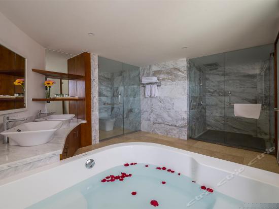 独立阳台汤池海景亲水房