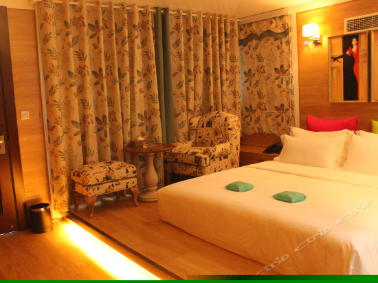 B区浪漫花海帐篷客房