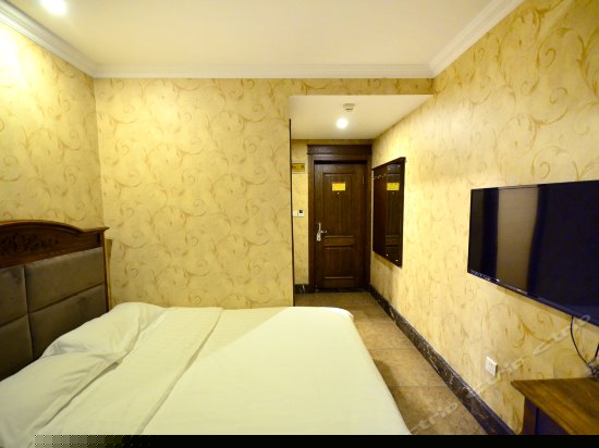 特惠大床房(廊窗)