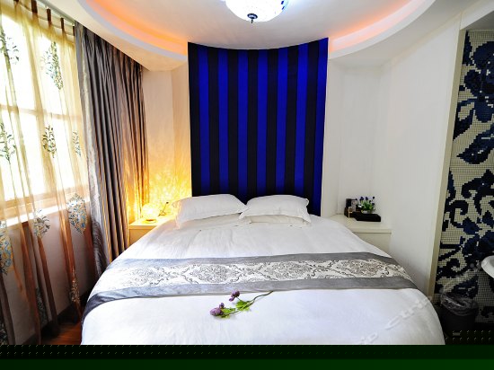 蓝色海洋精品圆床房