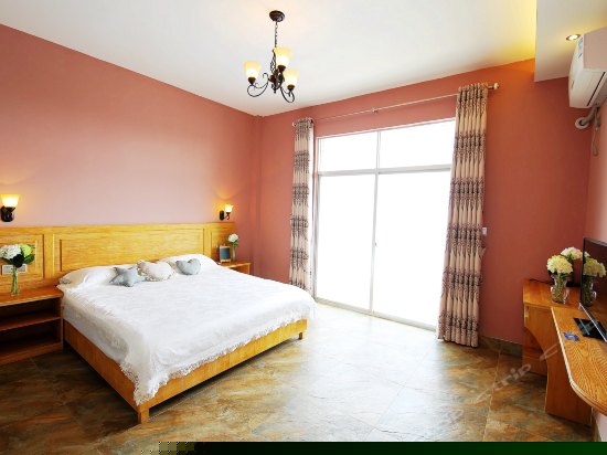 亲海阳台大床房