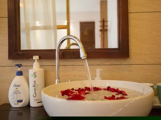 蜜月豪华大床房