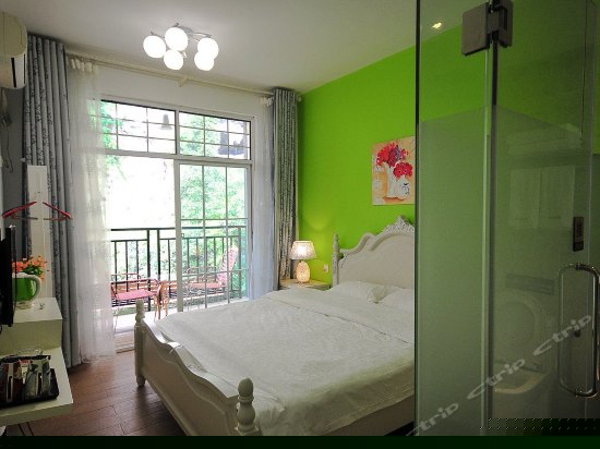 山景阳台大床房