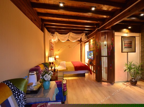 豪华阳光大床房