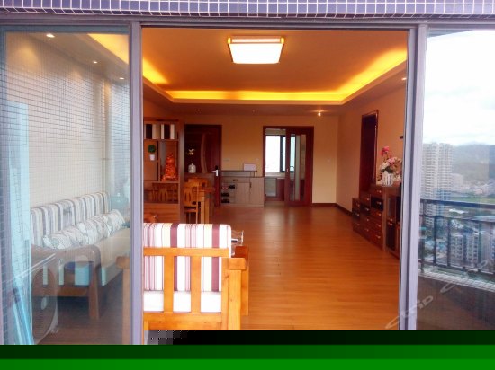 温馨园景三卧室三床套房