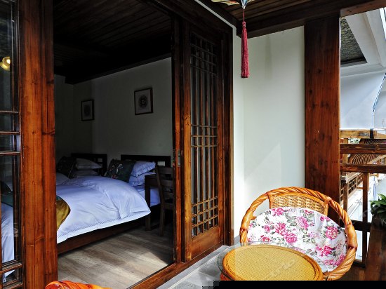 精品河景阳台标间