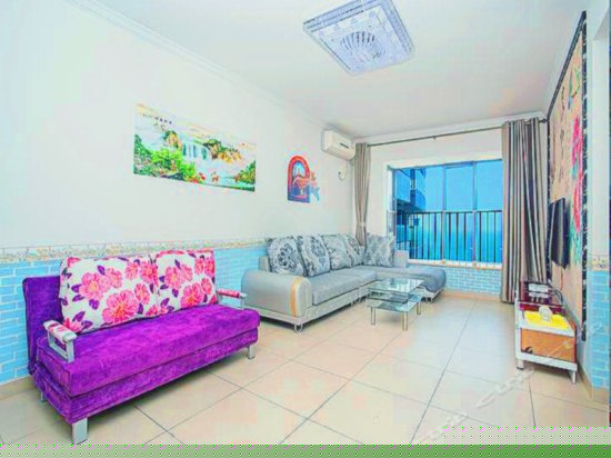 28 楼阳台海景豪华套房三卧室二卫