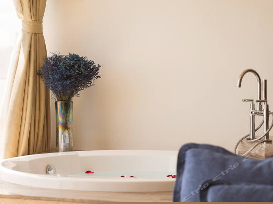 180度蜜月汤池亲水大套房