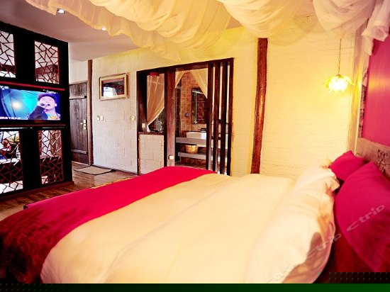 莲花居豪华东南亚大床房