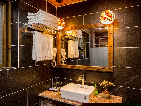 大业店典雅蜜月小套房