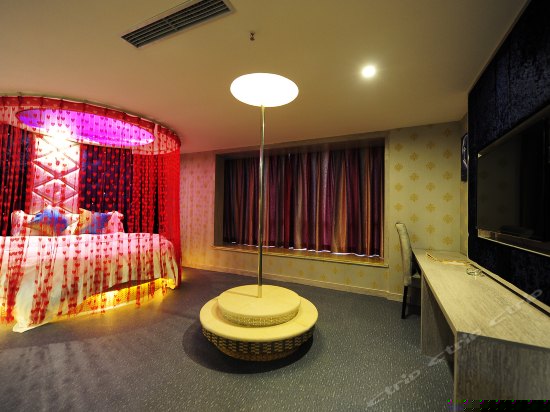 浪漫星空冲浪间