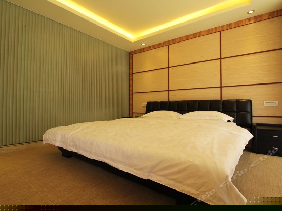 豪华阳台大床房