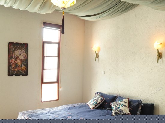 雨果 b204法式浪漫榻榻米大床房