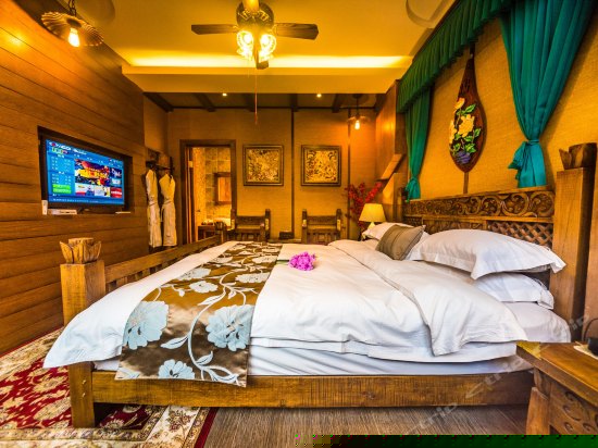 豪华阳光大床房