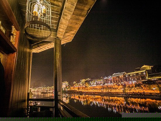 阿拉丁（江景阳台大床房）