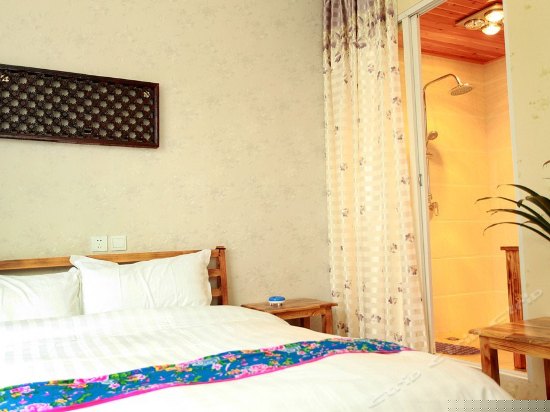 精致大床房（一见钟情）