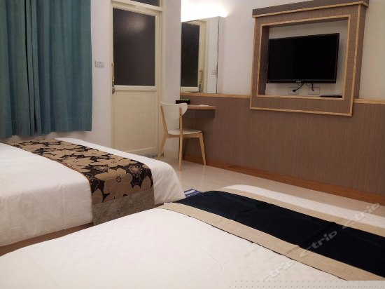 现代风双大床双人房