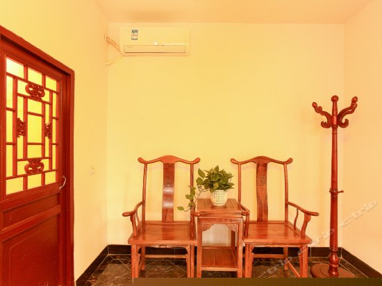 荣华富贵罗汉床房