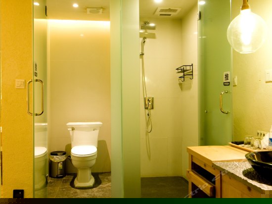 豪华湖景大床房