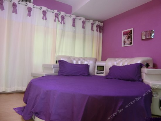 豪华音乐按摩圆床房