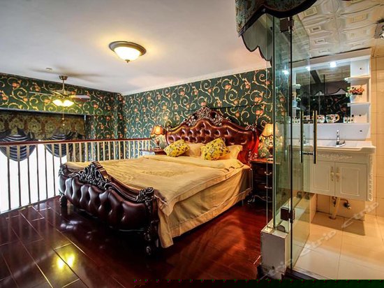 欧式复古跃层大床房