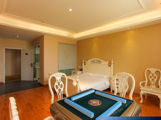 豪华棋牌大床房