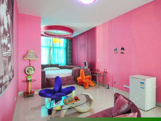 精品蜜月圆床房