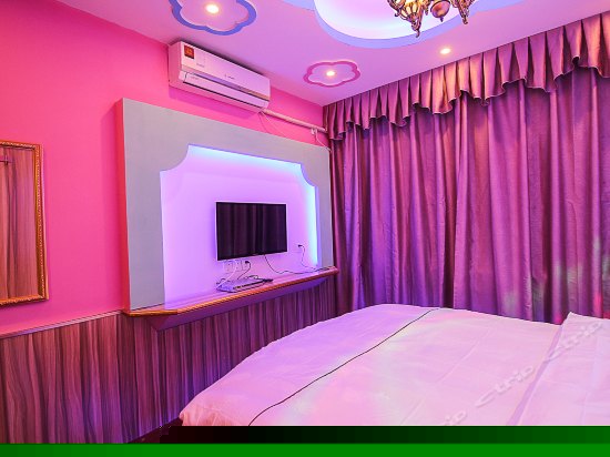 情侣主题圆床房