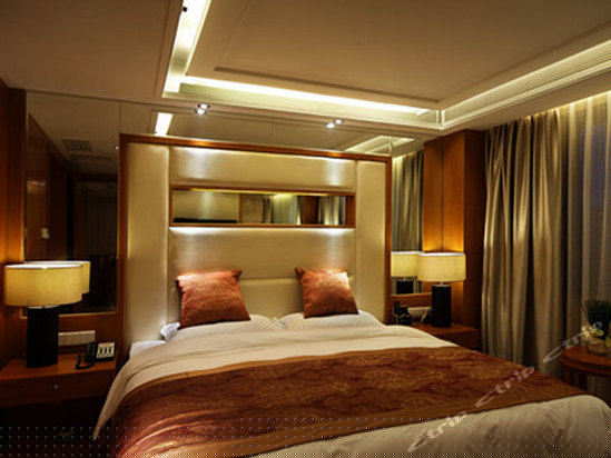 普通单人欧式园景大床房