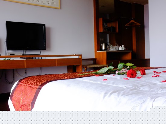 豪华电脑大床房