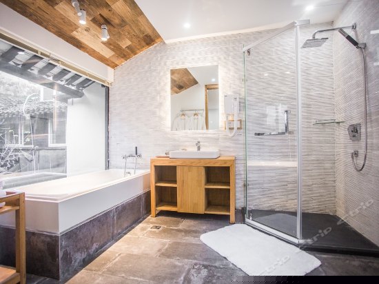 管彤私享露台套房