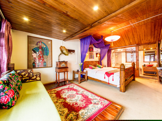 纳西庭院豪华大床房