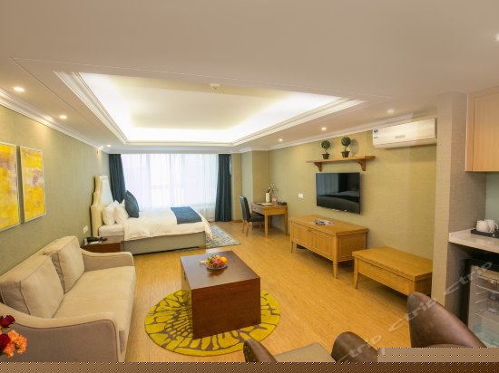 豪华商务大床房