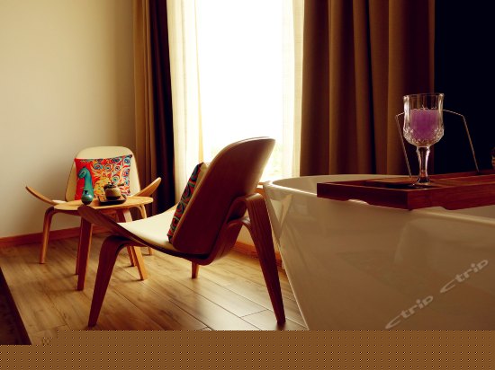 豪华山景大床房