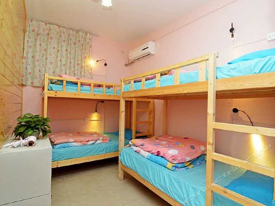 女生四人间床位