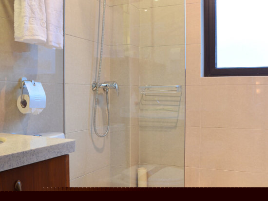 山景休闲双卧三床机麻套房