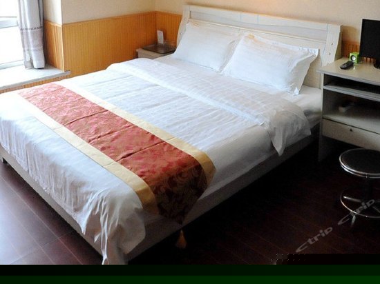 豪华电脑大床房