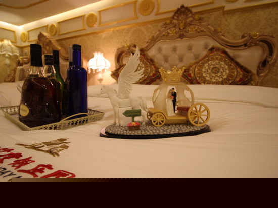 豪华宫廷复式LOFT家庭房