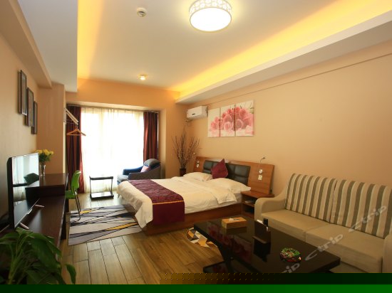 豪华夜景大床房