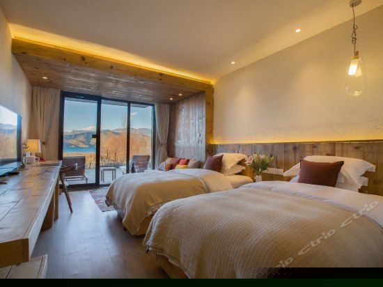 豪华湖景双床房