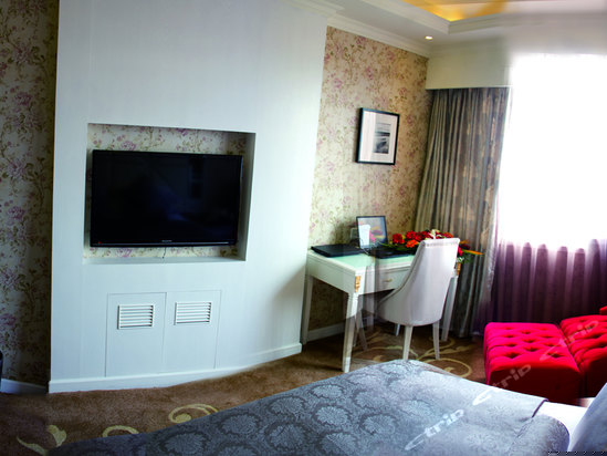 精致大床房(带电脑)