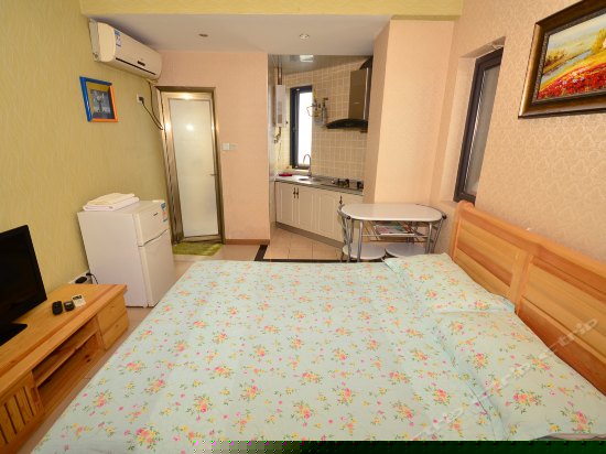 现代简约大床房