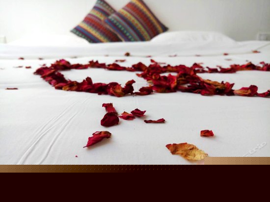 至尊蜜月海景大床房