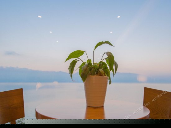 长亭晚海景大床房