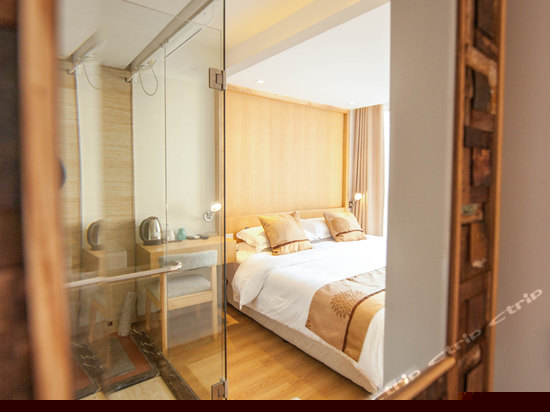 阳光景观大床房（202）