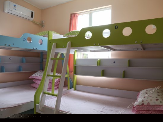 四人卡通床位房